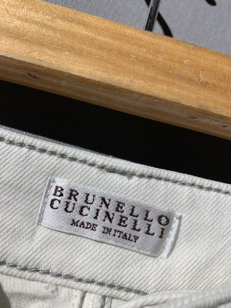 Brunello cucinelli (Womens Jorts) (Category: Luxury Apparel) located in Bacolod City. Submitted by garagehunterbuyandsale (Listing ID 1464244401, Image 3). Description: brunello cucinelli size 26-27 waistline Length is 26 High-waisted Short Jorts for Womens missing washtag only maintag please double check before you decide to buy and I thank you 🙏.