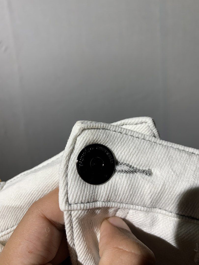 Brunello cucinelli (Womens Jorts) (Category: Luxury Apparel) located in Bacolod City. Submitted by garagehunterbuyandsale (Listing ID 1464244401, Image 2). Description: brunello cucinelli size 26-27 waistline Length is 26 High-waisted Short Jorts for Womens missing washtag only maintag please double check before you decide to buy and I thank you 🙏.