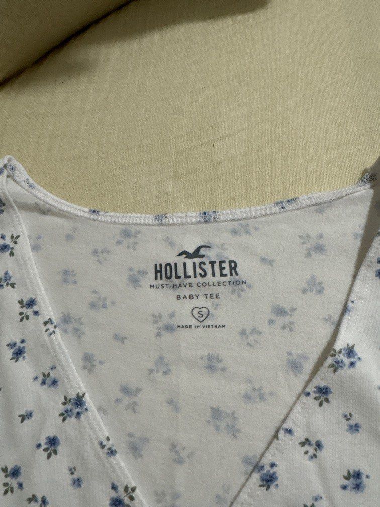 Bundle /Adjustable tops printed colors fit to small and med frame (Category: Blouses) located in Makati City. Submitted by january05 (Listing ID 1464180385, Image 2). Description: bundle printed tops.