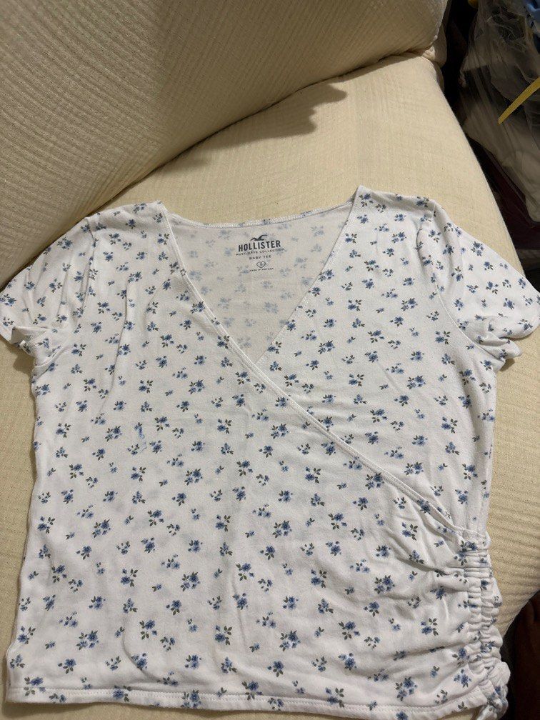 Bundle /Adjustable tops printed colors fit to small and med frame (Category: Blouses) located in Makati City. Submitted by january05 (Listing ID 1464180385, Image 1). Description: bundle printed tops.