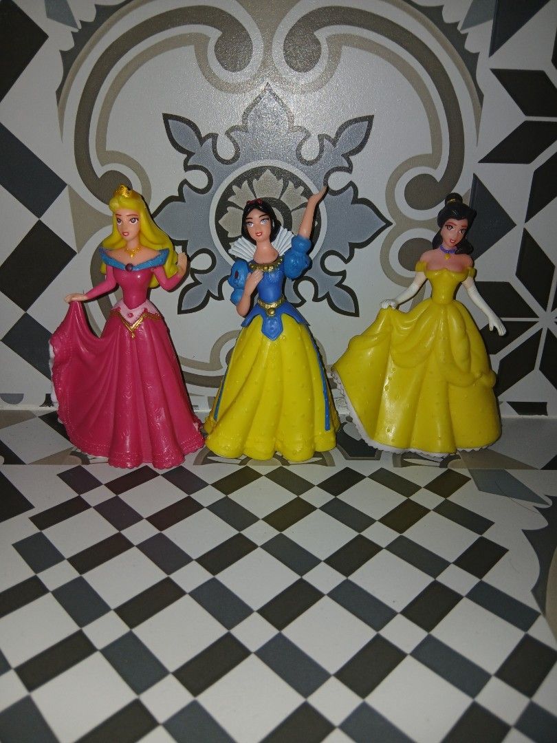 BUNDLE Disney Princess Figure cake topper pvc blike new (Category: Babies & Kids Fashion) located in Marikina City. Submitted by lanadelrey0002 (Listing ID 1464206563, Image 1). Description: same day delivery grab or lalamove j&t : 54 pesos Luzon and 74 pesos Visayas ,Mindanao.