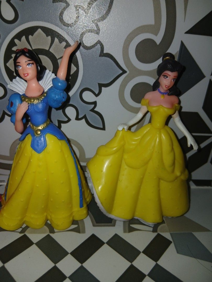 BUNDLE Disney Princess Figure cake topper pvc blike new (Category: Babies & Kids Fashion) located in Marikina City. Submitted by lanadelrey0002 (Listing ID 1464206563, Image 3). Description: same day delivery grab or lalamove j&t : 54 pesos Luzon and 74 pesos Visayas ,Mindanao.