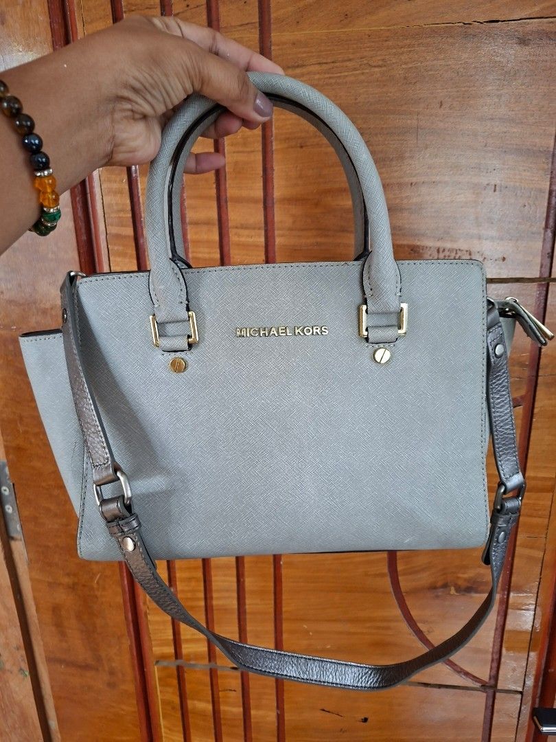 Bundle MK (Category: Luxury Bags & Wallets) located in Andop. Submitted by deinlakarol_211 (Listing ID 1464144767, Image 3). Description: sign of use only two way bag gray provided sling strap only bundle.