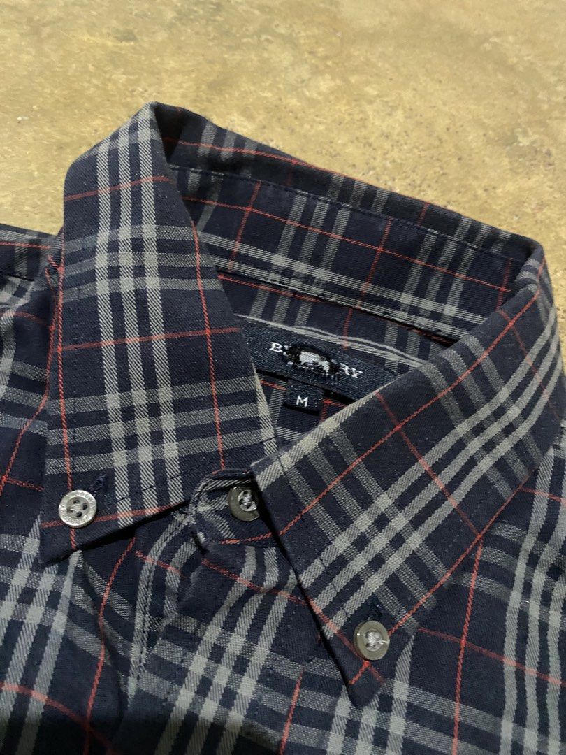 Burberry long sleeve (Category: Formal Shirts) located in Tabaco. Submitted by centthrif55361 (Listing ID 1464259293, Image 3). Description: Burberry Medium on tag fit W:21.4 L:28-29 Excellent condition Color rate 9.5-10 Issue cut tag .