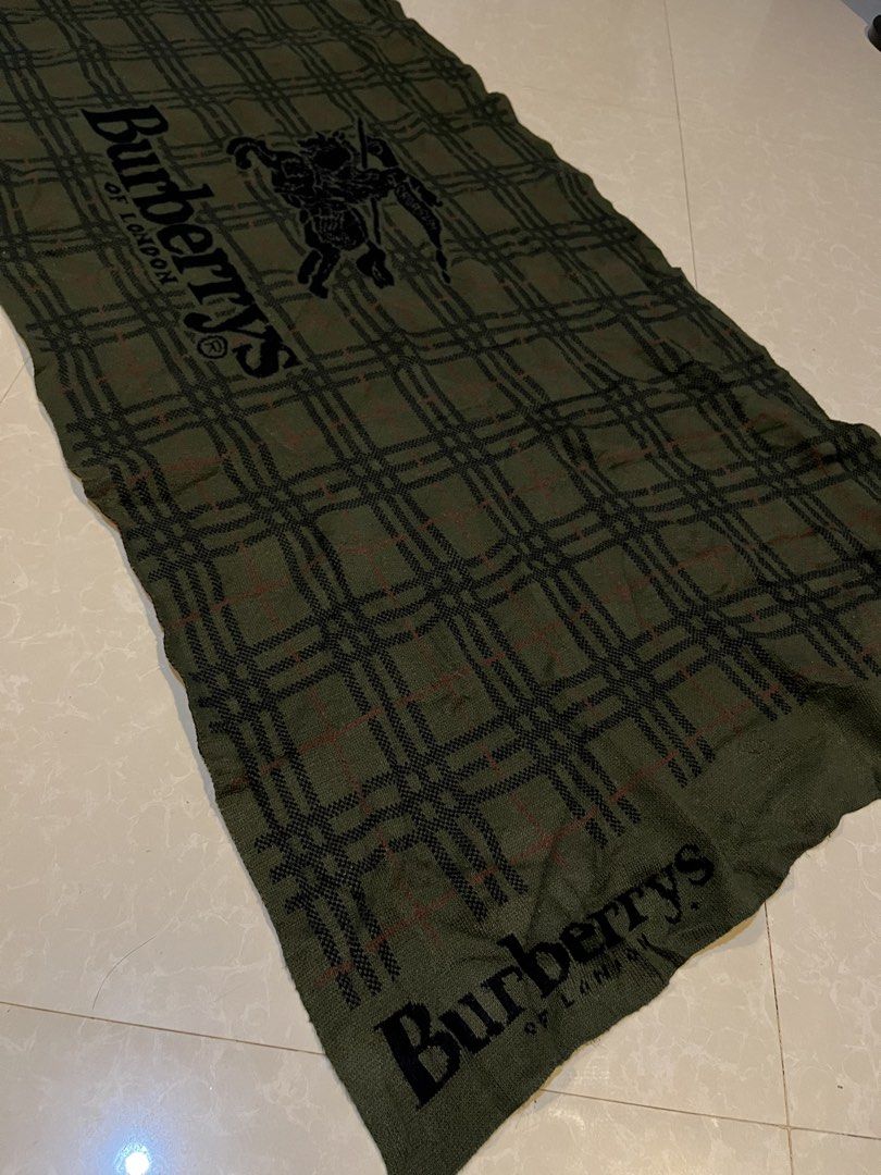 Burberry Plaid Scarf (Category: Scarves) located in Valencia. Submitted by bordzsthrift (Listing ID 1464298992, Image 3). Description: Exellent Condition No issue .