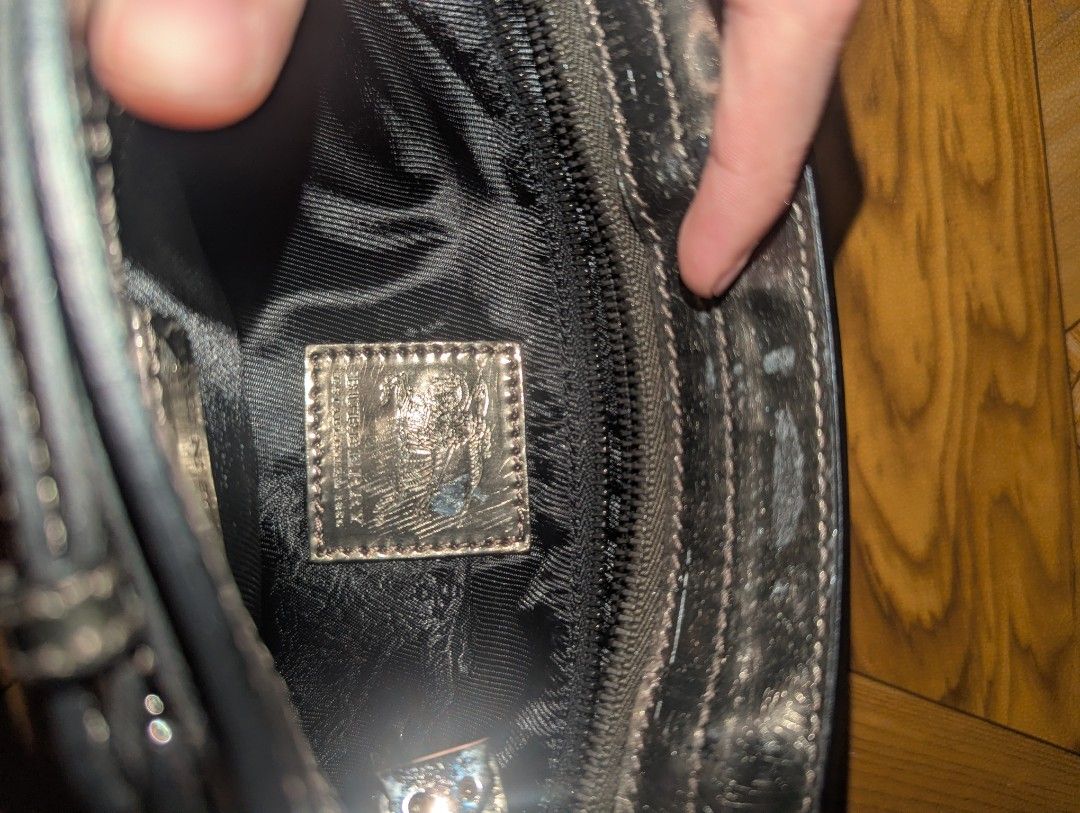 Burberry pouch/wallet (Category: Luxury Bags & Wallets) located in Mabalacat. Submitted by samberr1827 (Listing ID 1464296798, Image 2). Description: .
