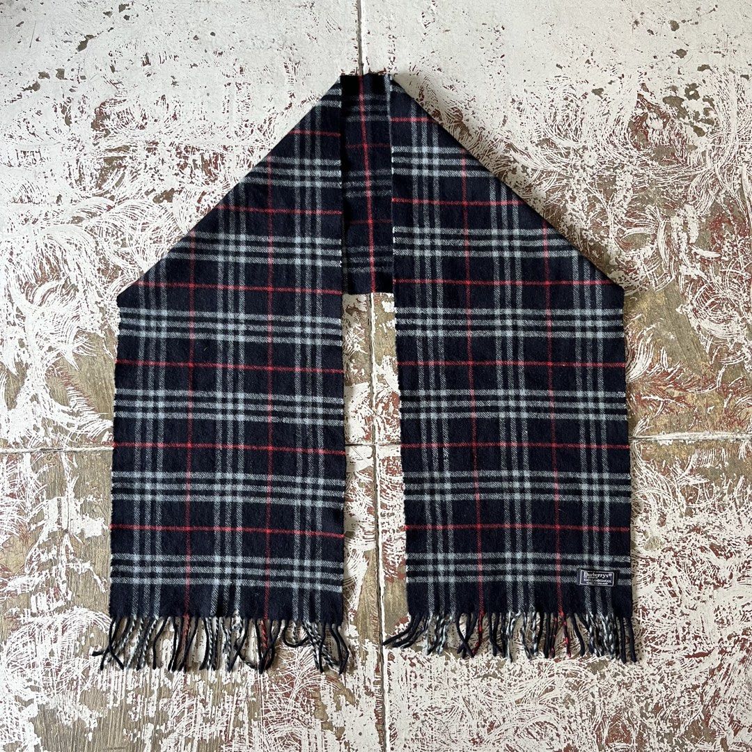 BURBERRY SCARF (Category: Scarves) located in Iloilo. Submitted by plugsta (Listing ID 1464202254, Image 1). Description: BURBERRY .