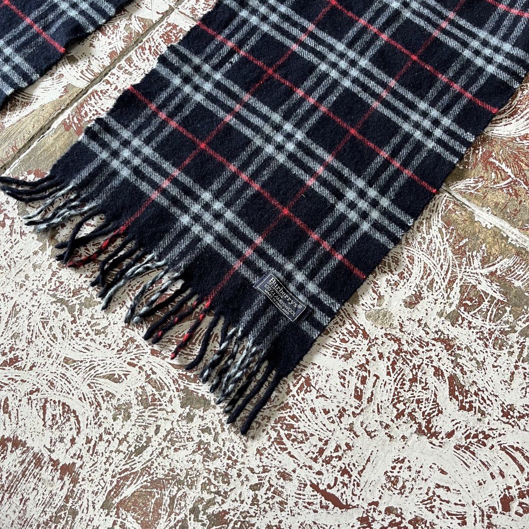 BURBERRY SCARF (Category: Scarves) located in Iloilo. Submitted by plugsta (Listing ID 1464202254, Image 2). Description: BURBERRY .