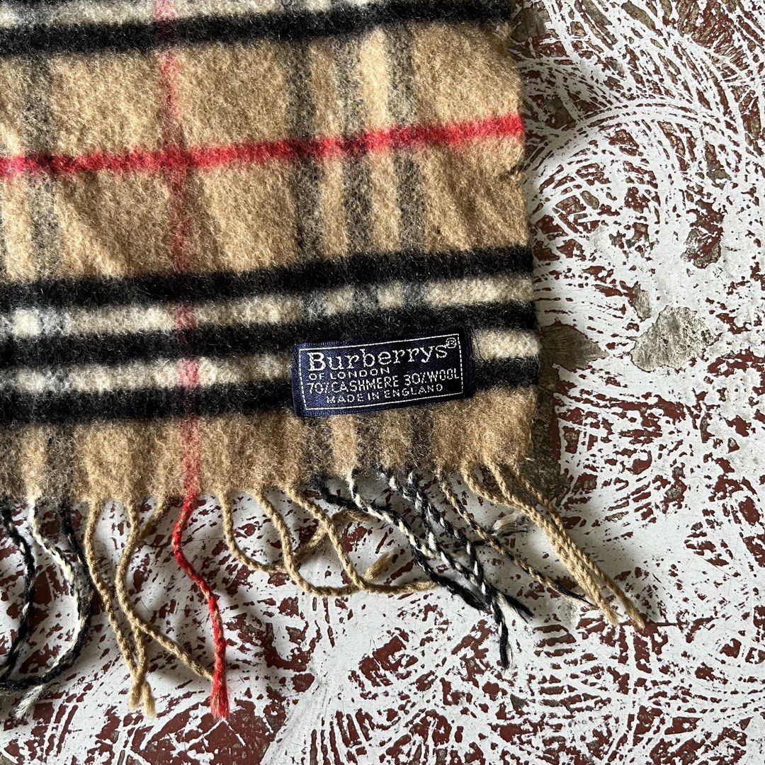BURBERRY SCARF (Category: Scarves) located in Iloilo. Submitted by plugsta (Listing ID 1464203207, Image 2). Description: BURBERRY .