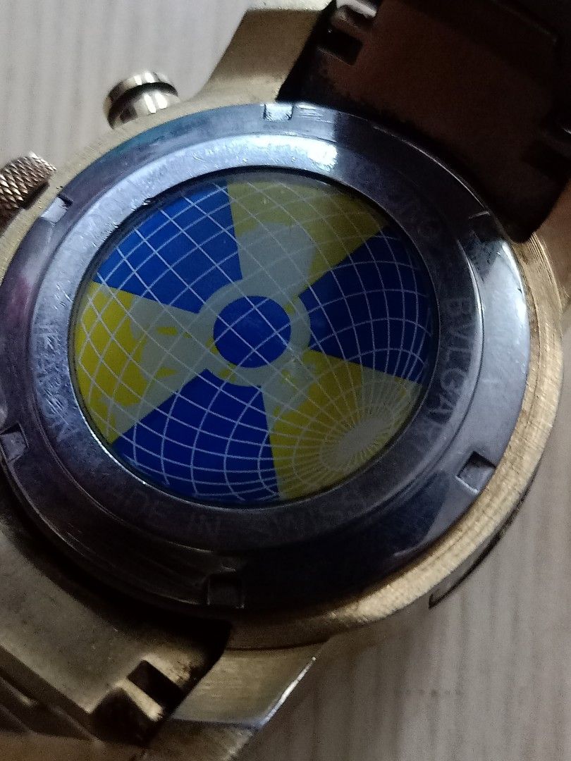 Bvlgari Quartz chronograph (Category: Men's Watches) located in Las Pinas. Submitted by quick_deals_great_finds2 (Listing ID 1464180677, Image 3). Description: Big size 45mm wrist 7 Quartz chronograph with battery Good Working condition.