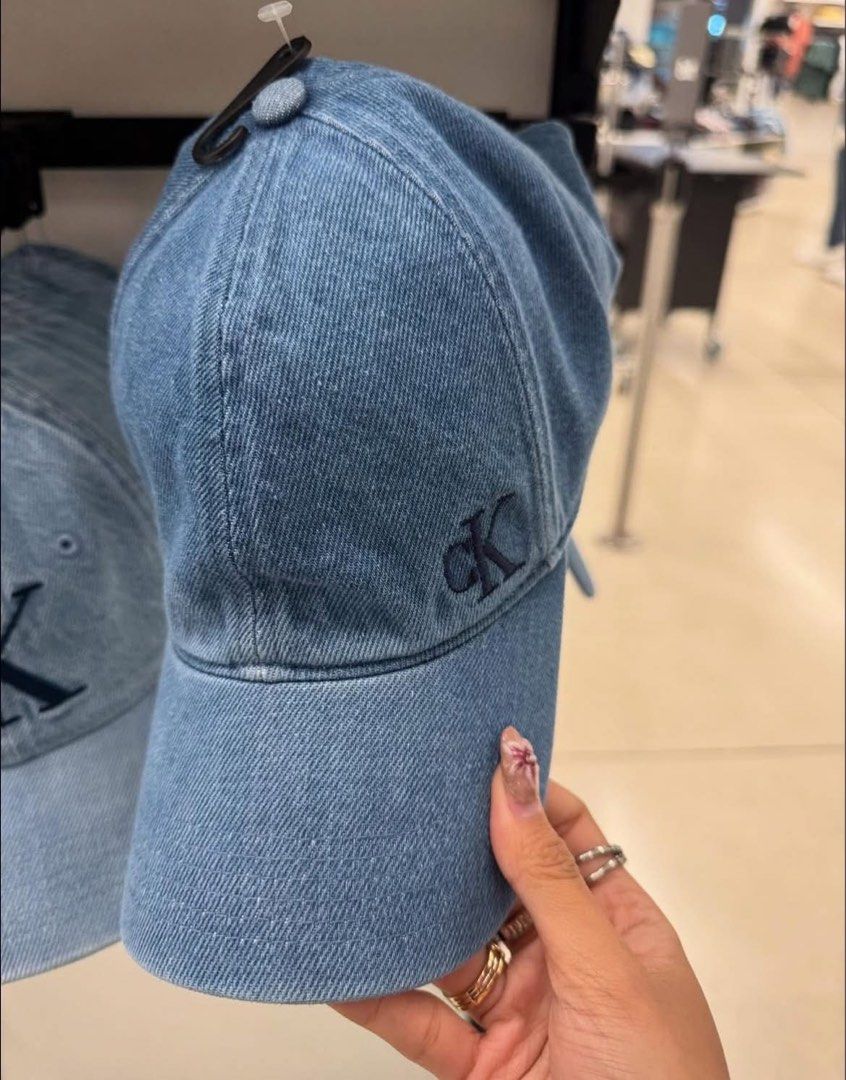 Calvin Klein Baseball Cap (Category: Caps & Hats) located in Caloocan City. Submitted by rsreciorph (Listing ID 1464303235, Image 1). Description: .
