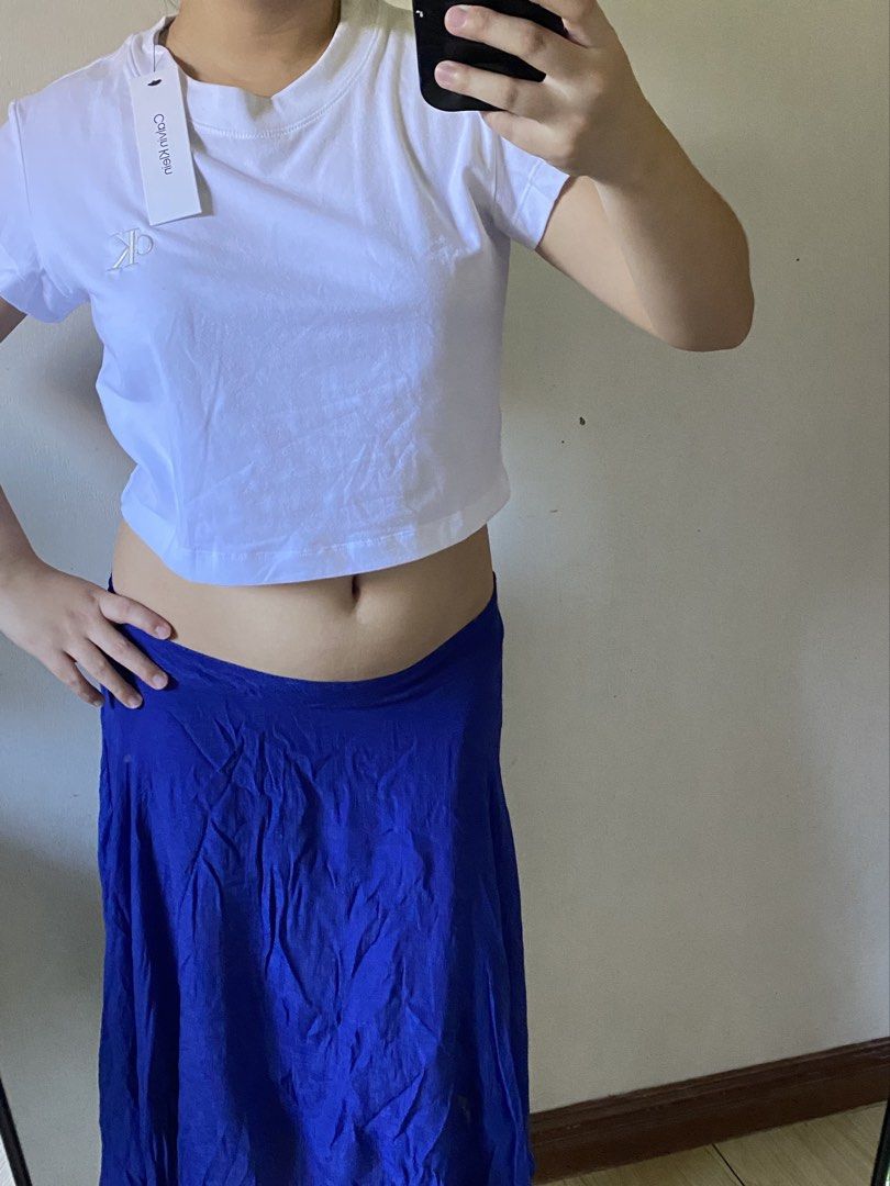 Calvin Klein White Crop Shirt (Category: Shirts) located in Manaoag. Submitted by wewhorewhat (Listing ID 1464241105, Image 2). Description: BRANDNEW FROM USA !!! SIZE MEDIUM WITH TAGS OG NOT OR.