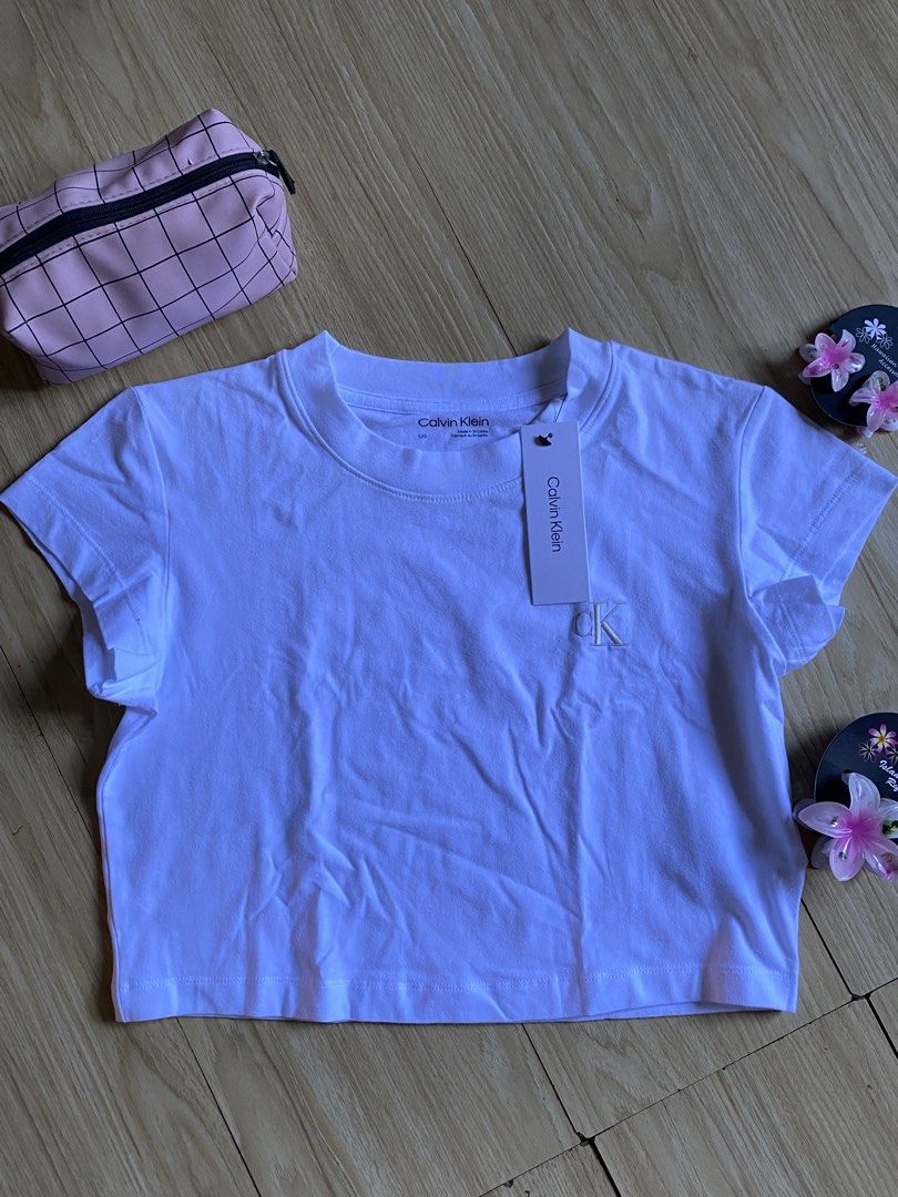 Calvin Klein White Crop Shirt (Category: Shirts) located in Manaoag. Submitted by wewhorewhat (Listing ID 1464241105, Image 3). Description: BRANDNEW FROM USA !!! SIZE MEDIUM WITH TAGS OG NOT OR.