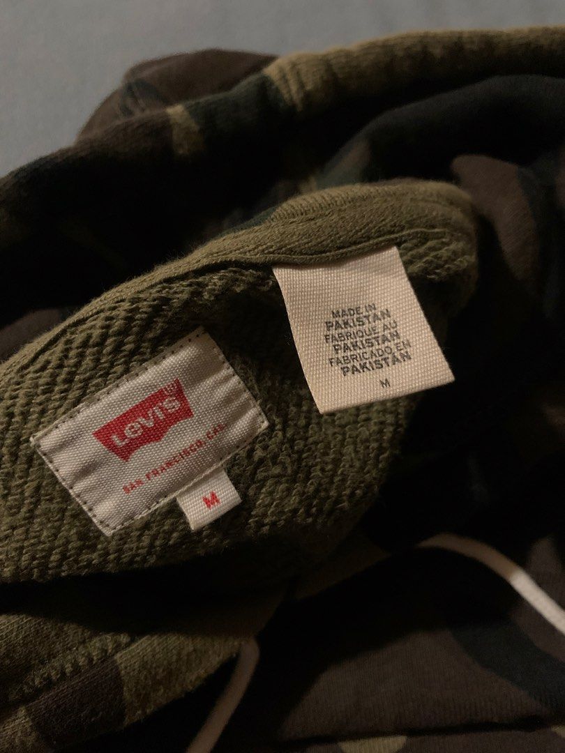 CAMO LEVIS HOODIE (Category: Hoodies) located in Cavite. Submitted by thrift_2find (Listing ID 1464336872, Image 3). Description: 23x28 no issue.