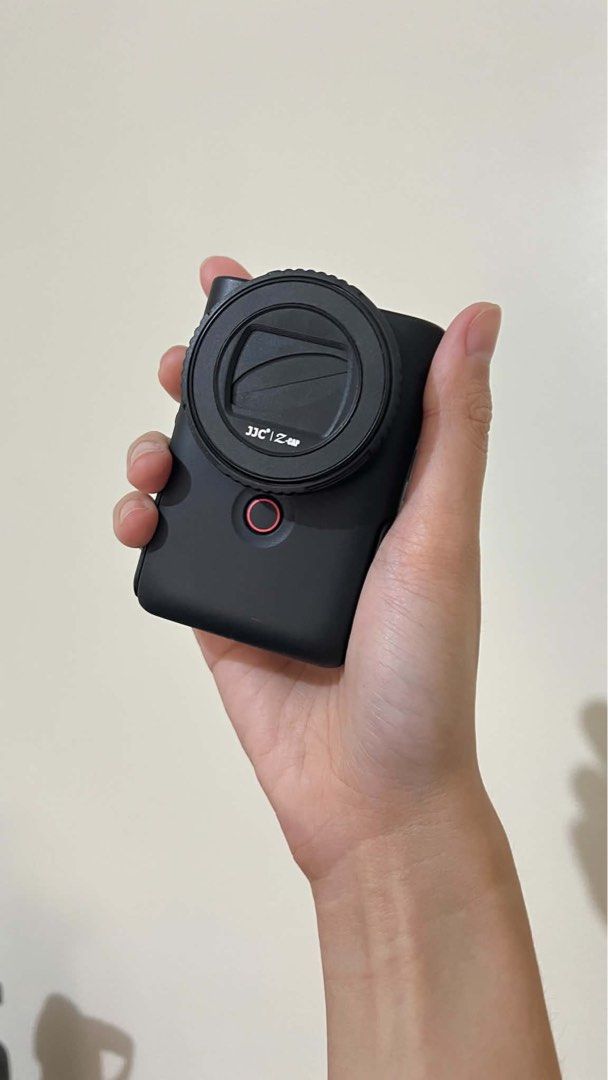 Canon PowerShot V10 Camera (Category: Cameras) located in Manila. Submitted by daryllbonzo (Listing ID 1464206946, Image 3). Description: Practically new. ₱14,000 RUSHHHH!!! Details • Used twice • Matte Black • Pristine condition • Includes everything in the box • Freebies: Lens Cap & Screen Protector ❗️NO ISSUES! TEST ALL YOU WANT 🚫 Meetup Only. Cash or Bank transfer only. Loc: Malolos, Bulacan Meet ups: SM North/Trinoma, Sm Pulilan Canon Power