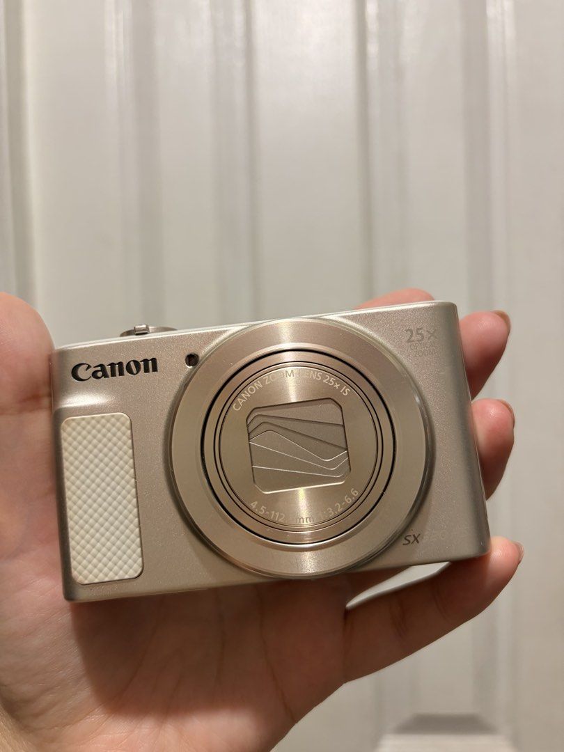 Canon SX620 HS (Category: Cameras) located in Quezon City. Submitted by martinatrajano (Listing ID 1464261825, Image 1). Description: Canon PowerShot SX620 HS 📸 * 20.2MP CMOS sensor * 25x optical zoom — great for travel! ✈️ * 25mm wide-angle lens * Optical Image Stabilizer * Wi-Fi + NFC connectivity * Full HD 1080p video * Compact & lightweight!! * Easy point-and-shoot camera * Perfect for everyday use & travel * Good working condition - Only is