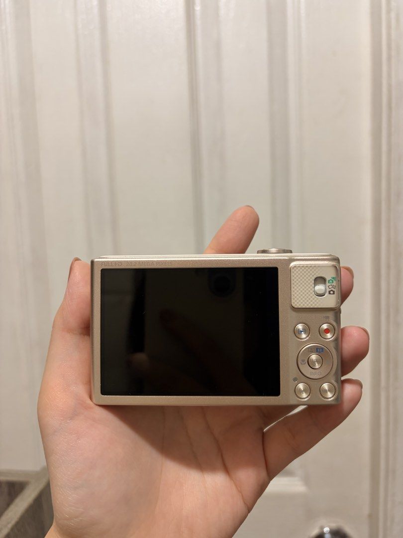 Canon SX620 HS (Category: Cameras) located in Quezon City. Submitted by martinatrajano (Listing ID 1464261825, Image 3). Description: Canon PowerShot SX620 HS 📸 * 20.2MP CMOS sensor * 25x optical zoom — great for travel! ✈️ * 25mm wide-angle lens * Optical Image Stabilizer * Wi-Fi + NFC connectivity * Full HD 1080p video * Compact & lightweight!! * Easy point-and-shoot camera * Perfect for everyday use & travel * Good working condition - Only is