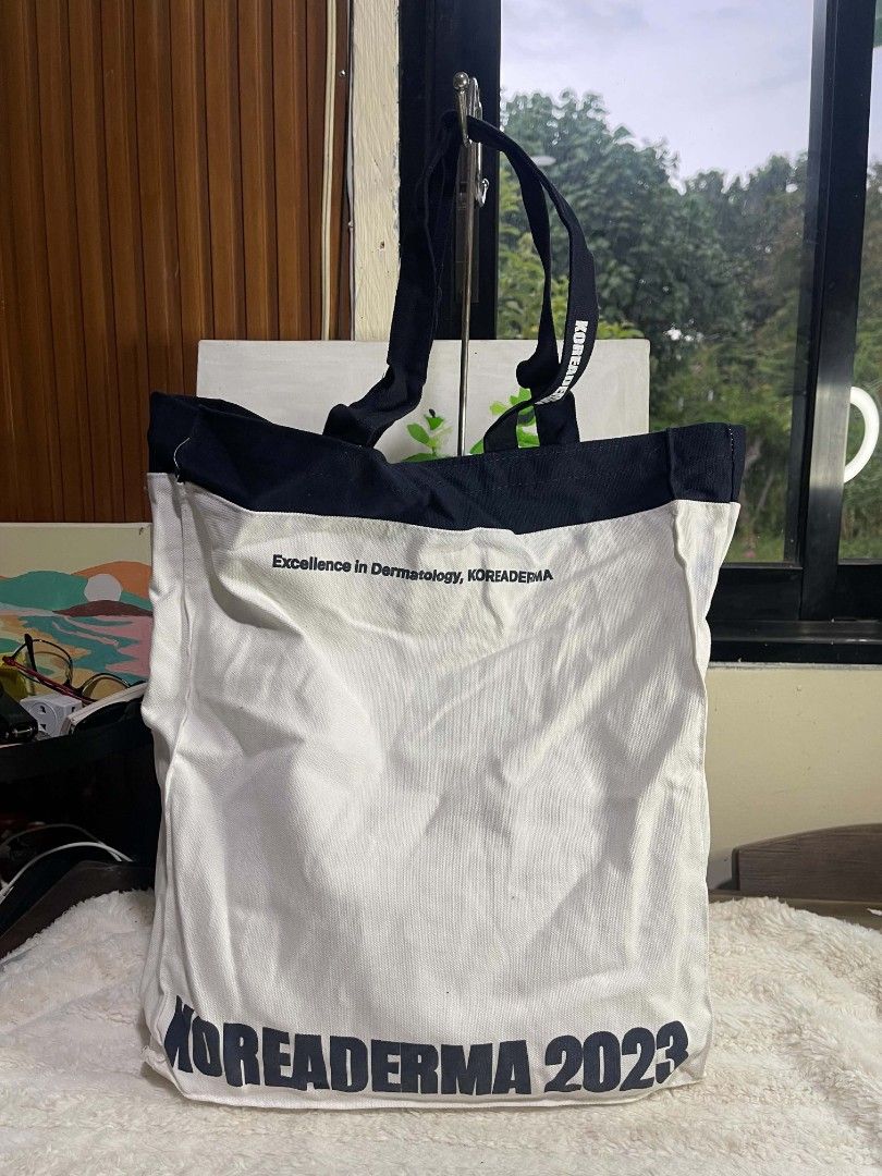 Canvass Tote bag large (Category: Tote Bags) located in Naawan. Submitted by twilly.apparel2 (Listing ID 1464215849, Image 1). Description: No COD - may color transfer sa side.