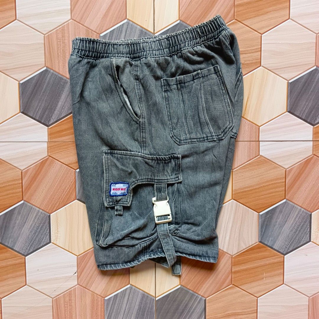 Cargo Pants Fashion (High Quality) (Category: Shorts) located in Maramag. Submitted by thrifty777 (Listing ID 1464331953, Image 1). Description: Cargo Pants Slightly Used Condition Location Maramag Bukidnon.