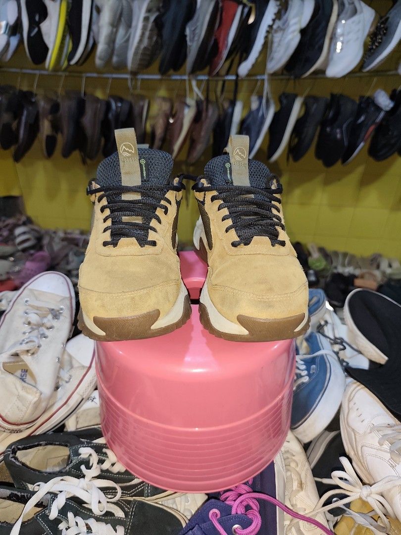 Caterpillar size US 7 / EUR 7 (Category: Sneakers) located in Davao. Submitted by zl_preloved_shop (Listing ID 1464174376, Image 1). Description: .