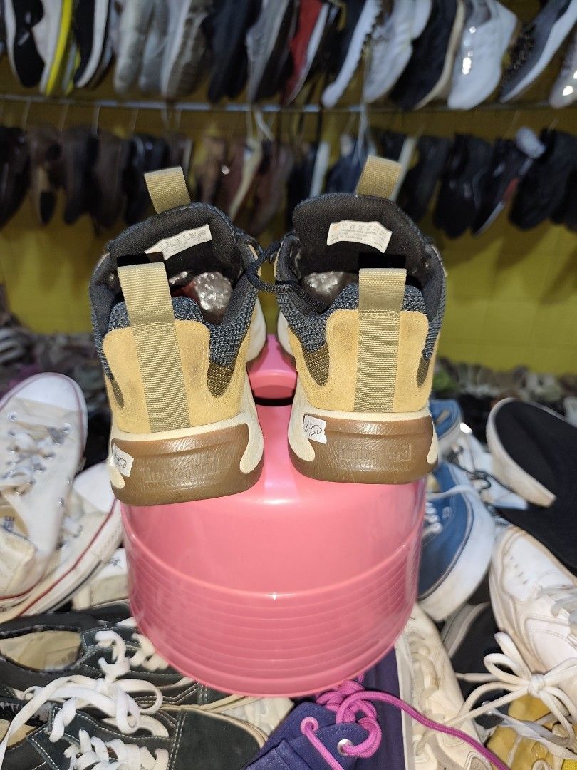 Caterpillar size US 7 / EUR 7 (Category: Sneakers) located in Davao. Submitted by zl_preloved_shop (Listing ID 1464174376, Image 3). Description: .