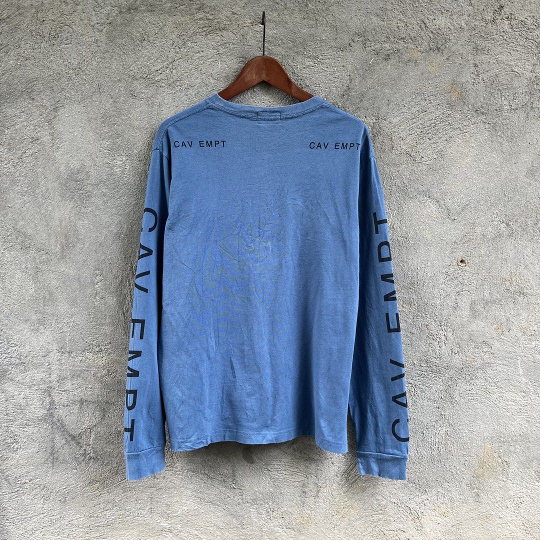 CAV EMPT (Category: Tshirts & Polo Shirts ) located in Manila. Submitted by flippinn (Listing ID 1464289992, Image 2). Description: Large 22W 28L Need wash, Stains Lalamove or J&t Express + Shipping fee .