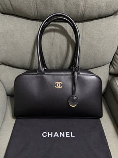 (Category: ) located in . Submitted by chic.bags (Listing ID 1463992909, Image 1). Description: .