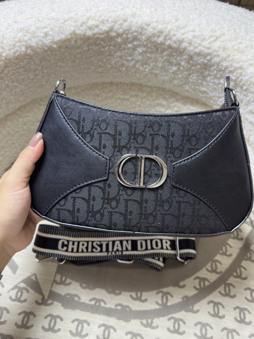 CD 2way Bag (Category: Cross-body Bags) located in Binmaley. Submitted by amayscollections (Listing ID 1464266811, Image 3). Description: N€w Arr!v@L Canvas CD 2way Bag✨ Instock/Onhand✅ ₱6**nalang pay 1st add 70 C0D ✅💸 quality rate ses lumalaban prettiest in person ses no joke❣️ Pm 📩 Disclaimer: ‼️ This Page is not Associated or Affiliated with any of this following brands. For resell purpose only. We do not own the trademark of the products. A