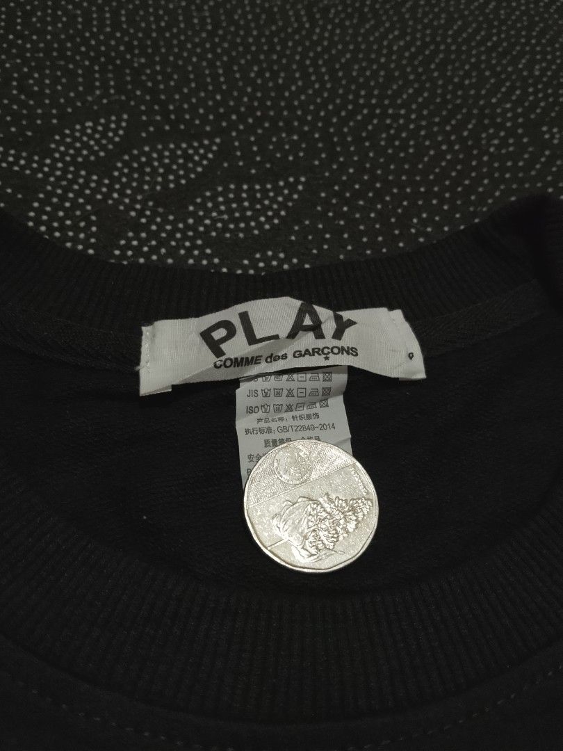 CDG PLAY (Category: Coats, Jackets and Outerwear) located in Baguio. Submitted by drecas (Listing ID 1464308708, Image 2). Description: CDGPLAY Crew neck Size: Small Dimes:25x20 Issue: None ₱300.