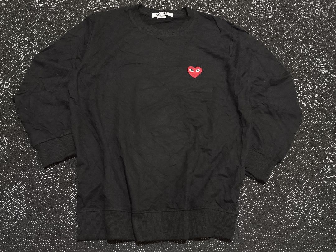 CDG PLAY (Category: Coats, Jackets and Outerwear) located in Baguio. Submitted by drecas (Listing ID 1464308708, Image 1). Description: CDGPLAY Crew neck Size: Small Dimes:25x20 Issue: None ₱300.