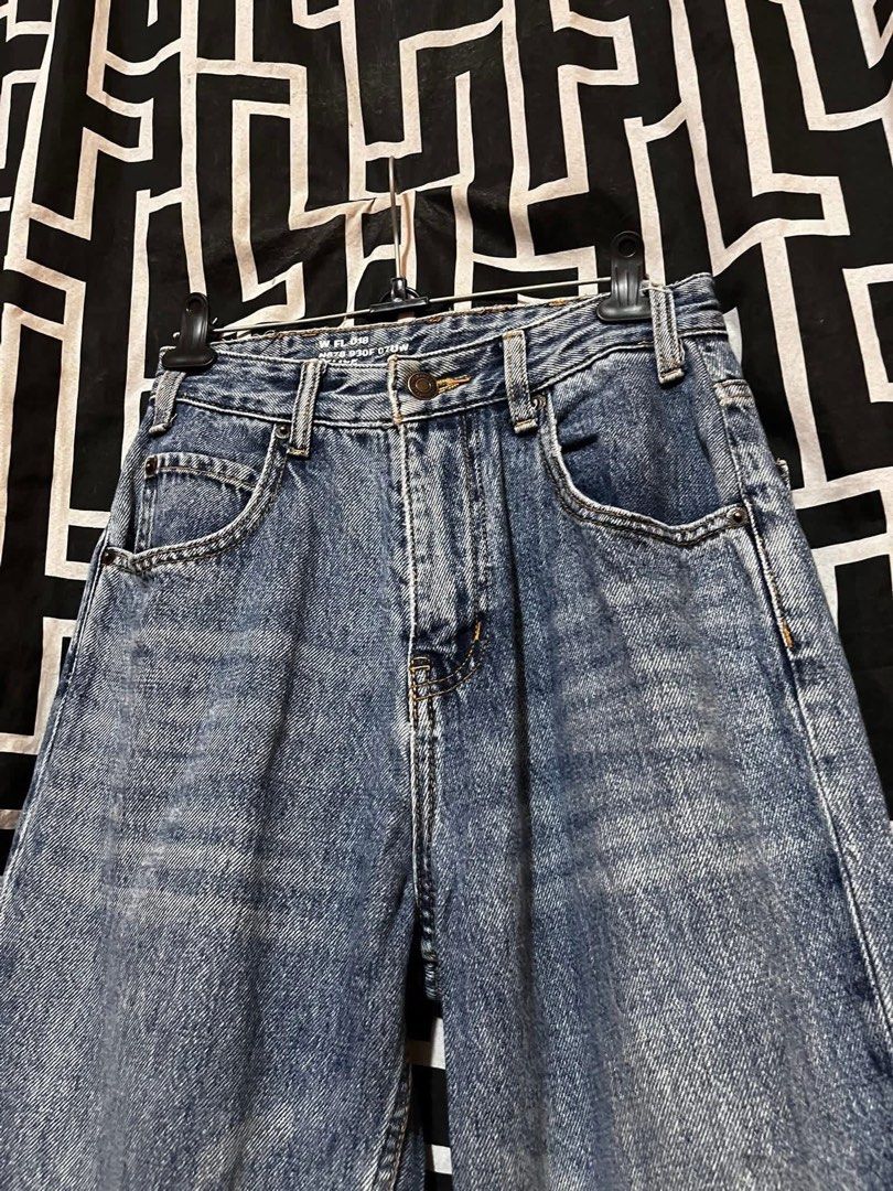 Celine BaggyJeans (Category: Activewear) located in Manila. Submitted by bibiies2.0xghettothrift (Listing ID 1464164408, Image 3). Description: Celine BaggyJeans Details W26 L42 ₱750 Loc.Baclaran Paranaque.