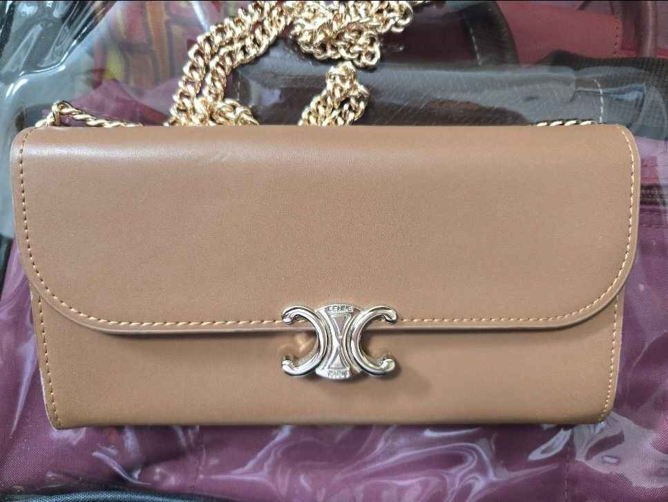 Celine wallet on chain (Category: Luxury Bags & Wallets) located in Manila. Submitted by luxtimeless (Listing ID 1464200603, Image 1). Description: .