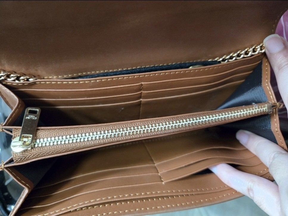 Celine wallet on chain (Category: Luxury Bags & Wallets) located in Manila. Submitted by luxtimeless (Listing ID 1464200603, Image 2). Description: .