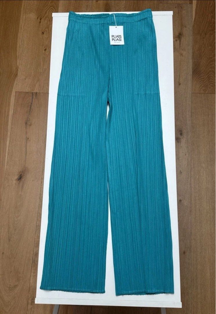 Cerulean blue or Teal plisse pants (Category: Other Bottoms) located in Donsol. Submitted by saksthriftavenuebyluckymaria8 (Listing ID 1464216366, Image 3). Description: - Comfortable elastic waistband - Classic wide leg silhouette - Highly versatile for dressing up Cerulean blue plisse pleated pants Sz 2 fits all waist 13-20in hips 25in length 35.5in crotch 14in inseam 23in leghole 11.5in stretchable .