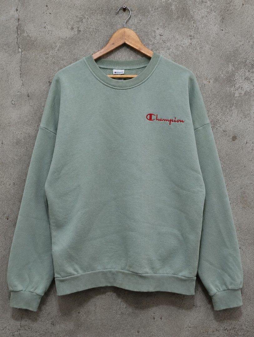 CHAMPION Pullover (Category: Coats, Jackets and Outerwear) located in Manila. Submitted by 322thriftshop (Listing ID 1464142156, Image 1). Description: CHAMPION Pullover • L'28 x W'23 • SIZE: XL •COLOR RATE: 9.5/10 •CONDITION: EXCELLENT •NEED WASH!.