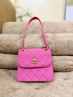 (Category: ) located in . Submitted by getintoelcloset (Listing ID 1464214399, Image 1). Description: .