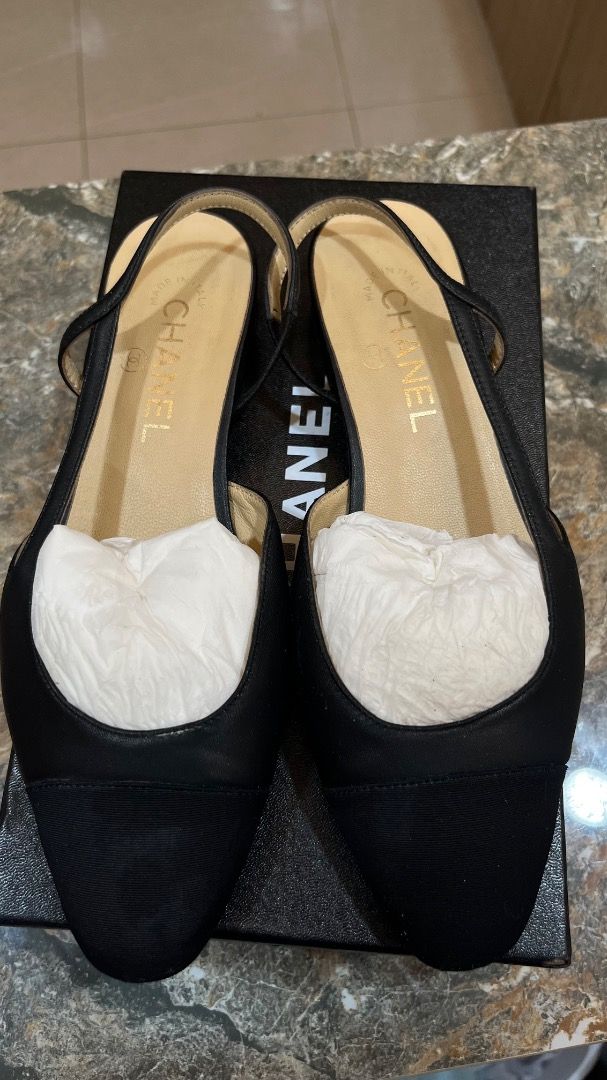 CHANEL SLINGBACK FLATS (Category: Sneakers & Footwear) located in Makati City. Submitted by tonyalavaro (Listing ID 1464236836, Image 2). Description: Selling this Chanel Slingback Flats Inclusions: -Box -Dustbag There is no Sole Protector. .