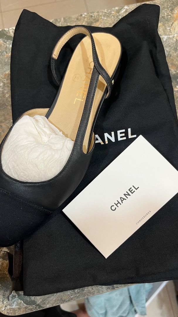 CHANEL SLINGBACK FLATS (Category: Sneakers & Footwear) located in Makati City. Submitted by tonyalavaro (Listing ID 1464236836, Image 3). Description: Selling this Chanel Slingback Flats Inclusions: -Box -Dustbag There is no Sole Protector. .
