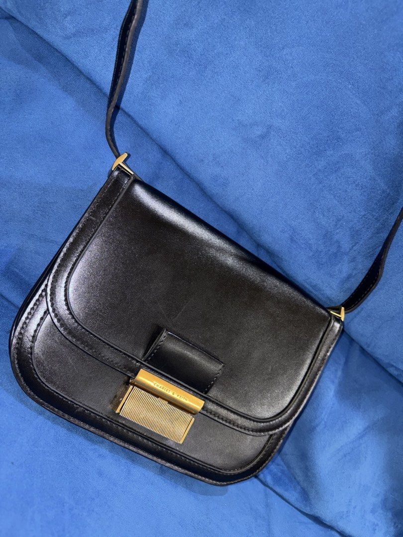Charles & keith charlot bag (Category: Cross-body Bags) located in Naga. Submitted by grand_trehh (Listing ID 1464175968, Image 1). Description: no issue .