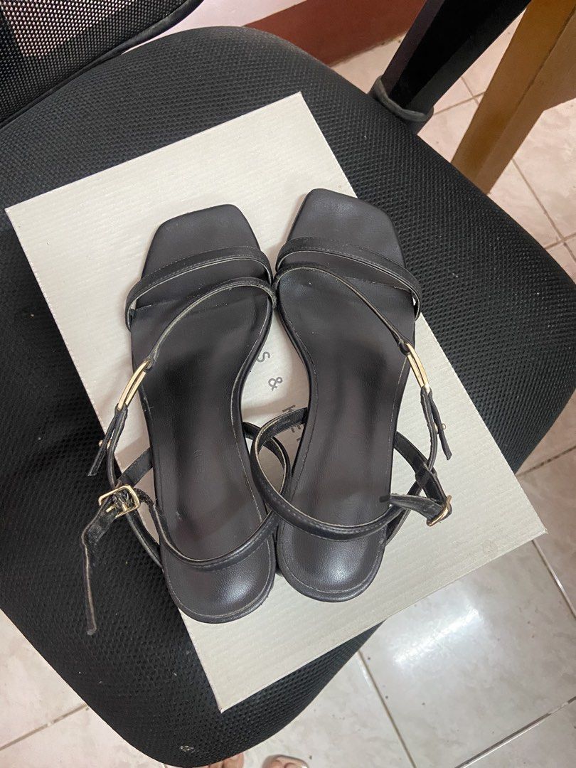 Charles & Keith Open Toe Sling back Sandals (Category: Sandals) located in Manila. Submitted by prelovedbydani_913 (Listing ID 1464194349, Image 2). Description: Lightly used though matagal na sakin to, nalalaglag yung strap nya sa likod pag suot. Idk kung sakin lang or issue talaga ng C&K yun. Size 35 Color black Comes with the original box .