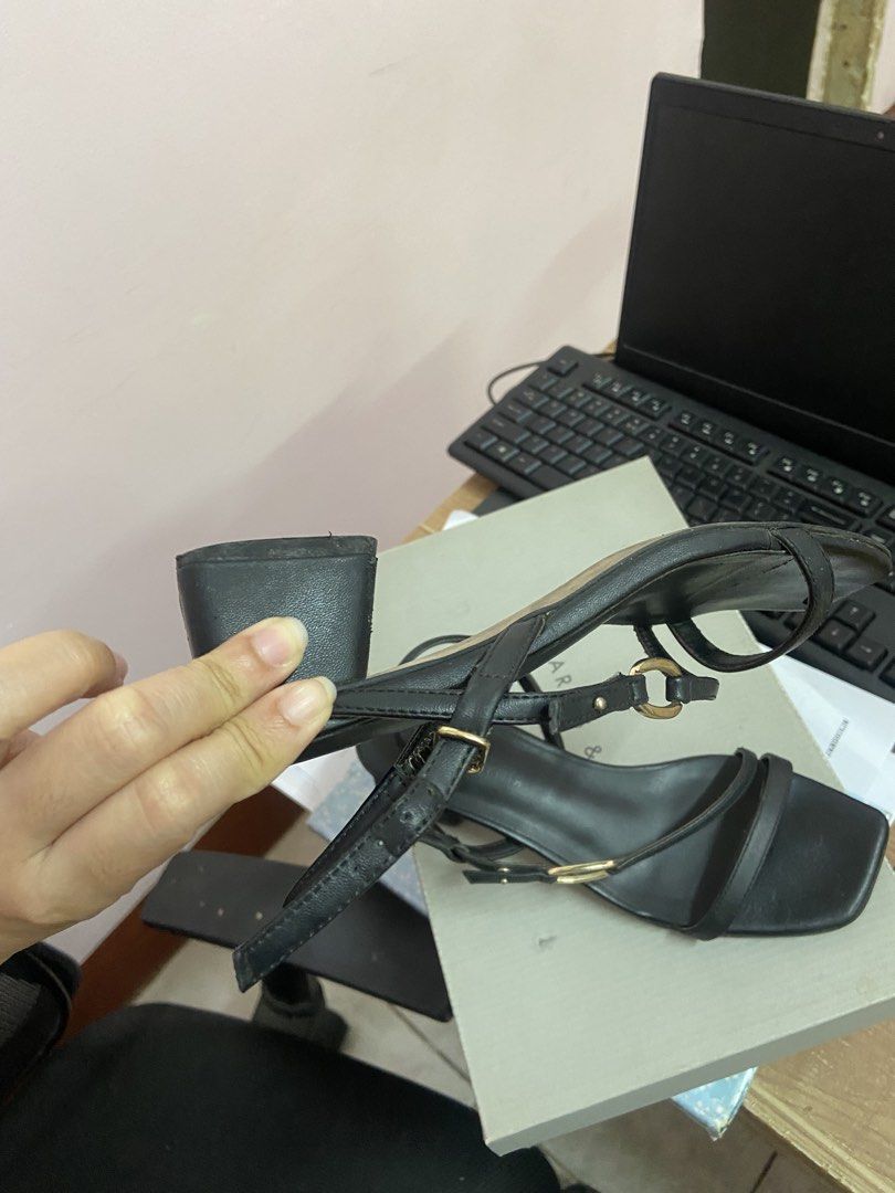 Charles & Keith Open Toe Sling back Sandals (Category: Sandals) located in Manila. Submitted by prelovedbydani_913 (Listing ID 1464194349, Image 3). Description: Lightly used though matagal na sakin to, nalalaglag yung strap nya sa likod pag suot. Idk kung sakin lang or issue talaga ng C&K yun. Size 35 Color black Comes with the original box .