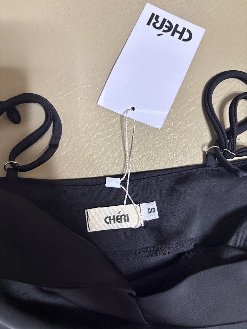 CHERI top (Category: Sleeveless) located in Manila. Submitted by miffsies (Listing ID 1464185103, Image 3). Description: - from vietnam - no ww -never been used! Helping tag: zara, bershka, pull and bear.