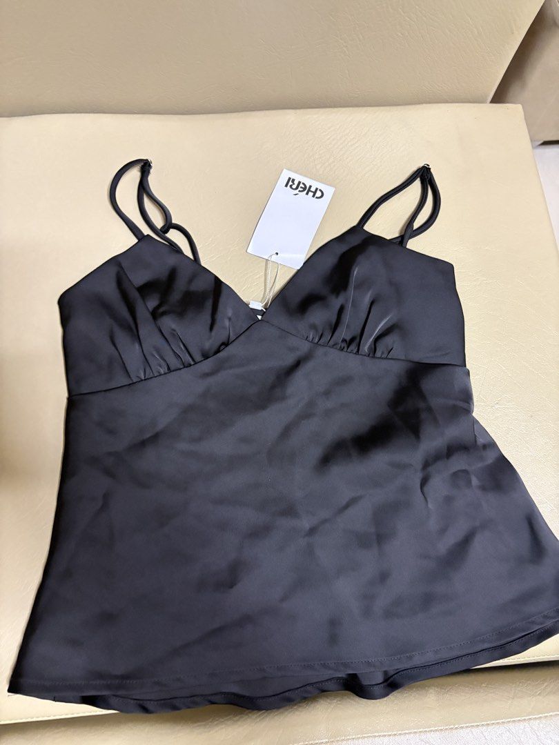 CHERI top (Category: Sleeveless) located in Manila. Submitted by miffsies (Listing ID 1464185103, Image 1). Description: - from vietnam - no ww -never been used! Helping tag: zara, bershka, pull and bear.