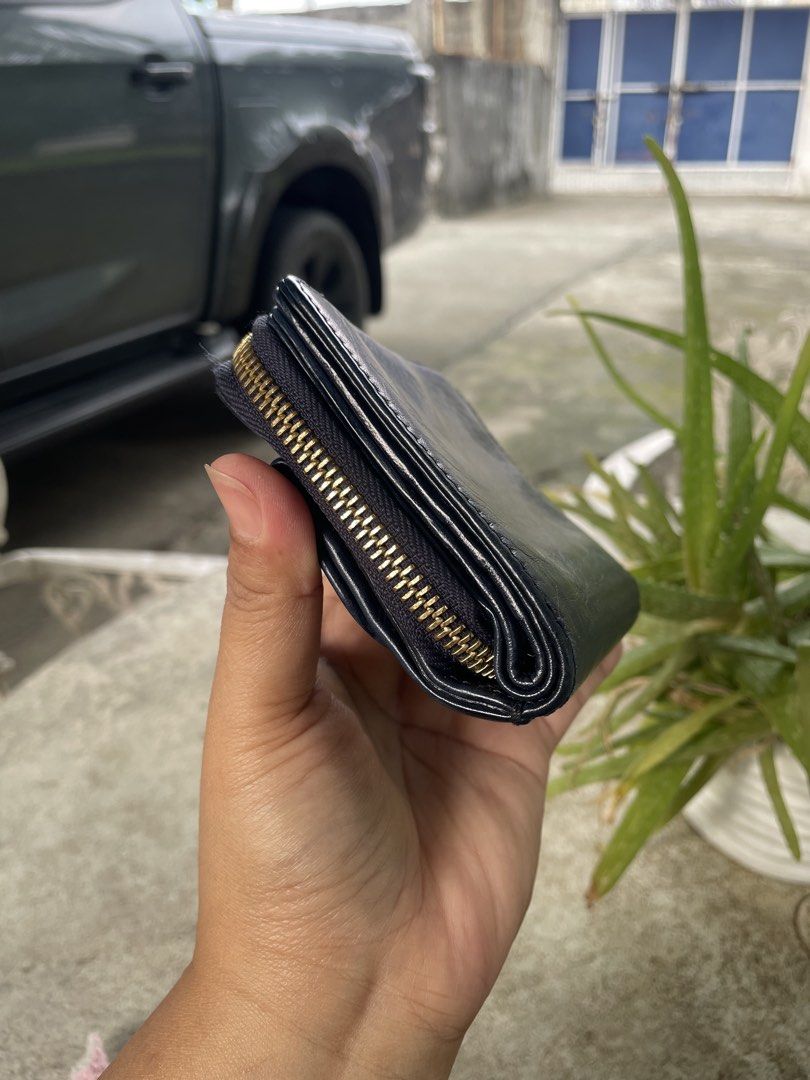 CHLO3 (Category: Wallets & Card holders) located in Naic. Submitted by bechie_ (Listing ID 1464213443, Image 3). Description: .