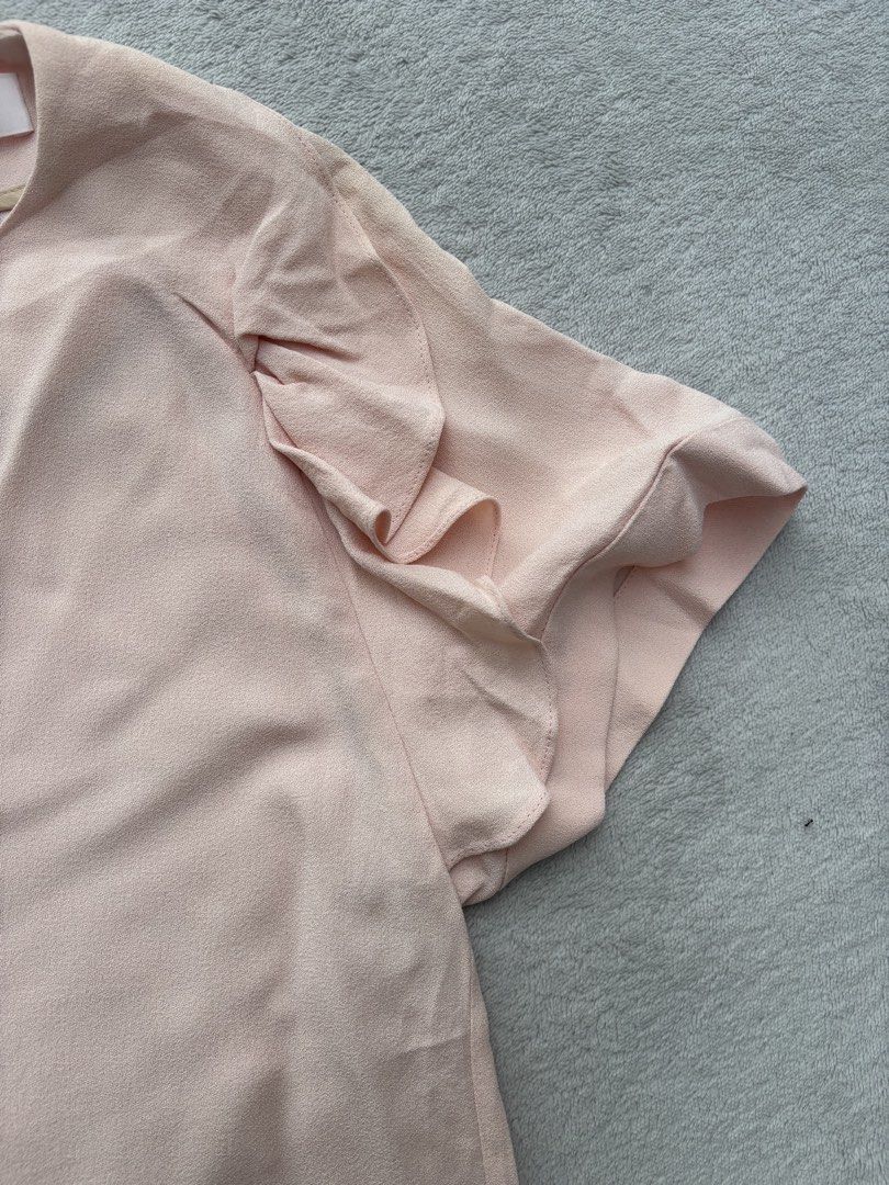 Chloe Pink Wardrobe Blouse (Category: Blouses) located in Baguio. Submitted by thecollector2600 (Listing ID 1464175204, Image 3). Description: 15” x 24”.