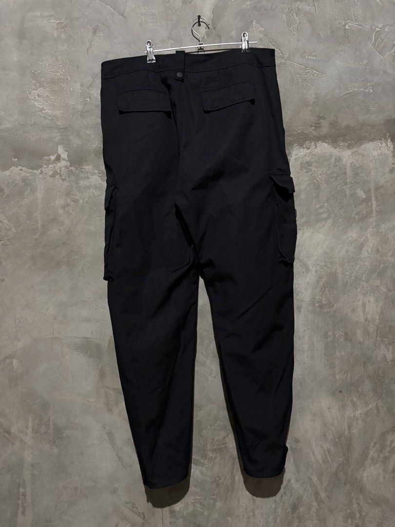 Christian Dior Black Cargo Pants (Category: Luxury Apparel) located in Las Pinas. Submitted by niallcp (Listing ID 1464195368, Image 2). Description: Dior Cargo Pants with Buckle Authentic Waist 34” Length 39” No issues.
