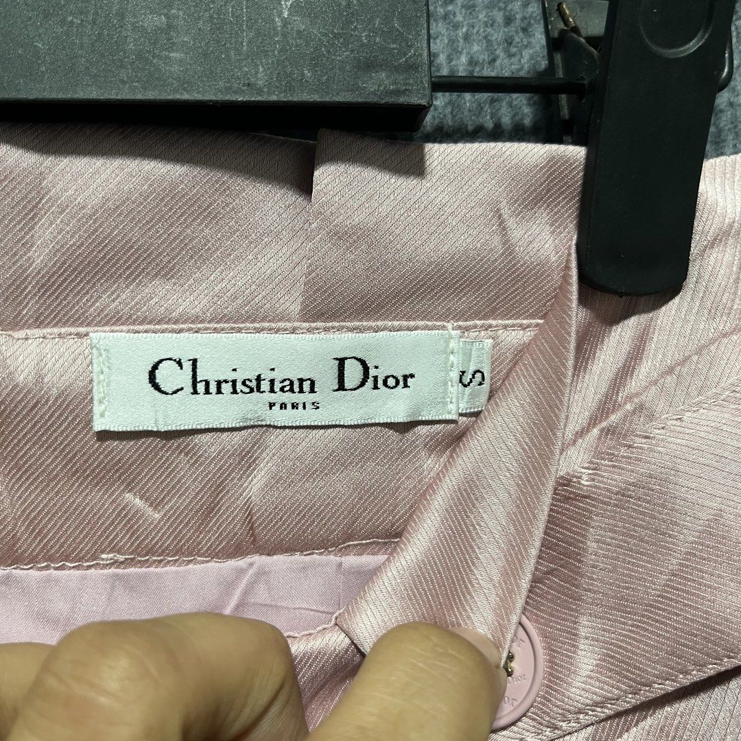 Christian Dior High waisted short (Category: Shorts) located in Kadingilan. Submitted by tejaresnick (Listing ID 1464350113, Image 3). Description: Excellent condition No issue Color rate Color rate 9.8/10.
