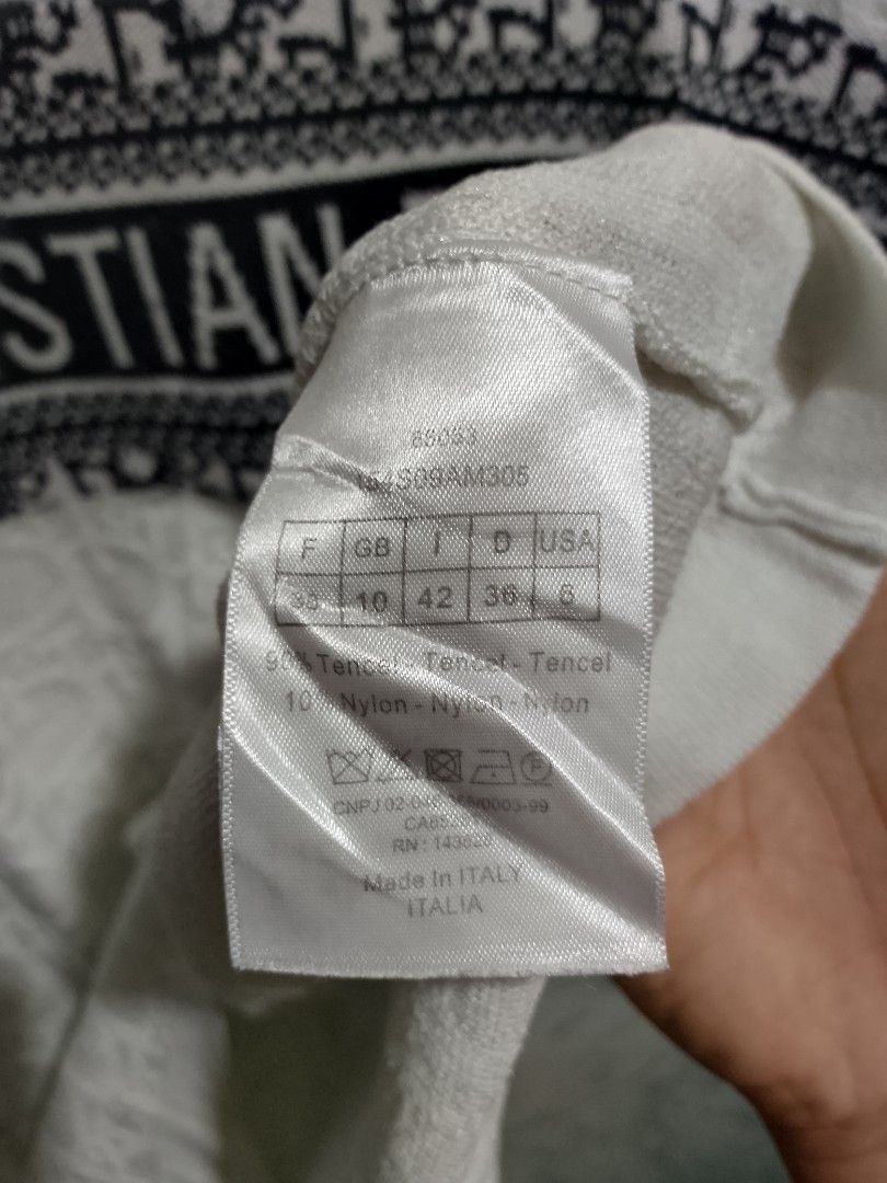 Christian Dior Knit (Category: Tshirts & Polo Shirts ) located in Paranaque City. Submitted by lanceee.999 (Listing ID 1464311710, Image 3). Description: Size: Xs-S Complete Tags Off/Authentic No Issue Good Condition.