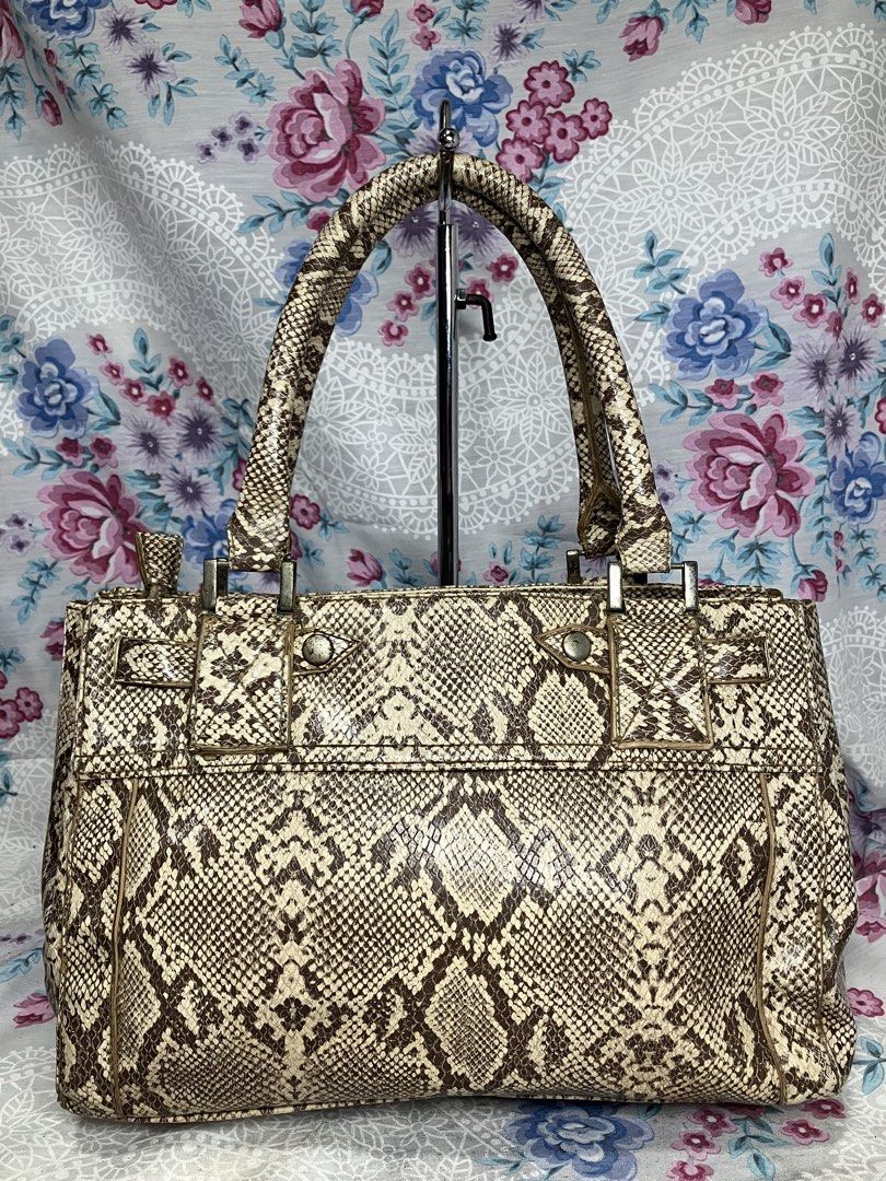 CHRISTIAN DIOR PYTHON FLIGHT LINE BAG (Category: Shoulder Bags) located in General Mariano Alvarez. Submitted by adonid (Listing ID 1464166632, Image 3). Description: CHRISTIAN DIOR PYTHON FLIGHT LINE BAG GOOD CONDITION NORMAL SIGN OF USAGE ONLY HAND / SHOULDER BAG.