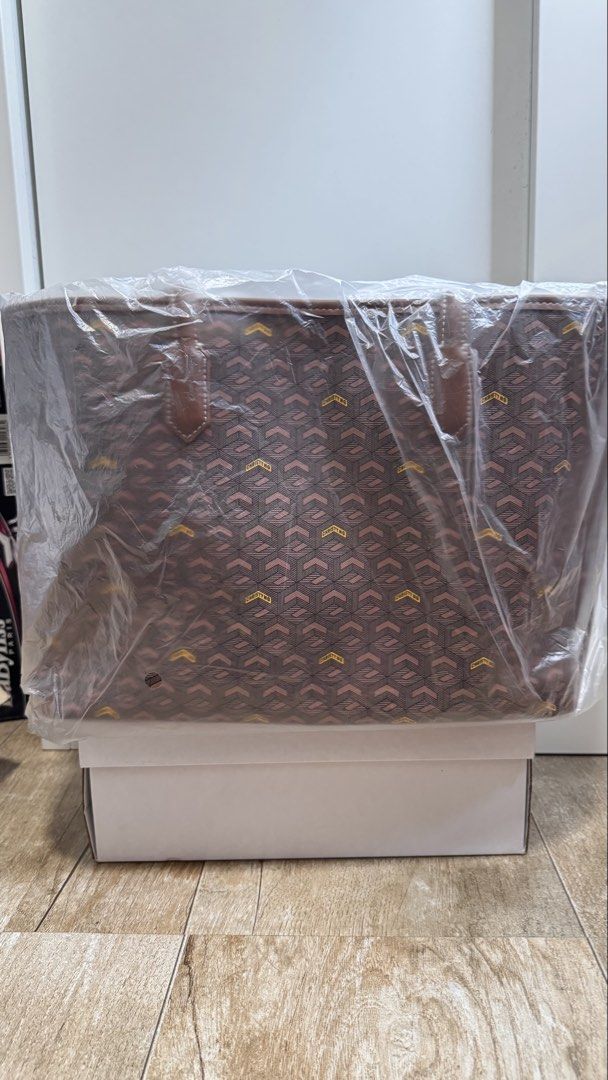 Christy Ng Russo Large - Espresso Brown (Category: Tote Bags) located in Pasig City. Submitted by sdpii (Listing ID 1464162117, Image 1). Description: - Brand: Christy Ng - Size: Large - Color: Espresso - Condition: New, opened it along with two other bags. - Includes: Original dust bag - Reason for Selling: Not my style - You can make reasonable offer.